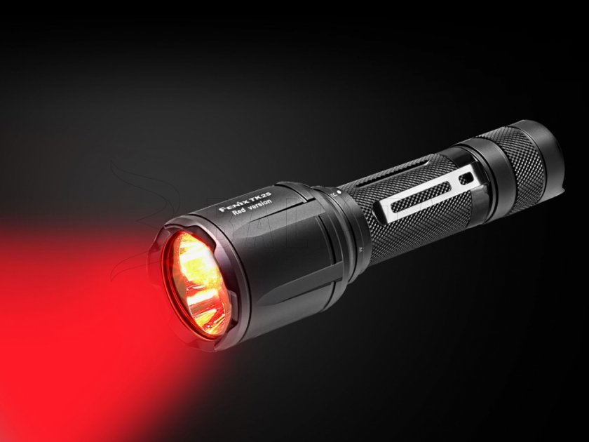 Diódás zseblámpa Fenix TK25 Red