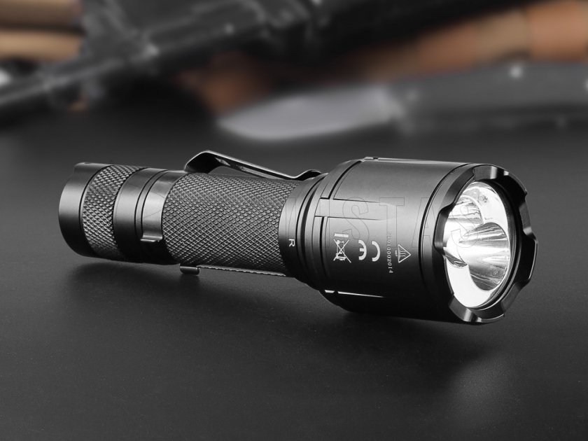 Diódás zseblámpa Fenix TK25 Red