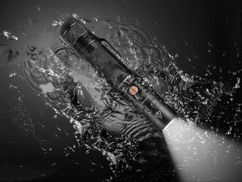 Diódás elemlámpa Fenix UC35 V2.0