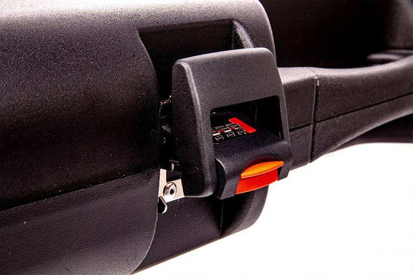 Fegyverkoffer 110x25x11 zárral
