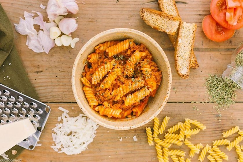 Fusilli all'uovo csirkével a la Bolognese 350g Forestia