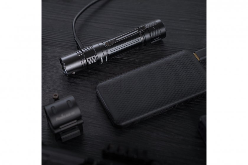 Taktikai zseblámpa Fenix PD36R PRO