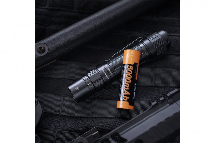 Taktikai zseblámpa Fenix PD36R PRO