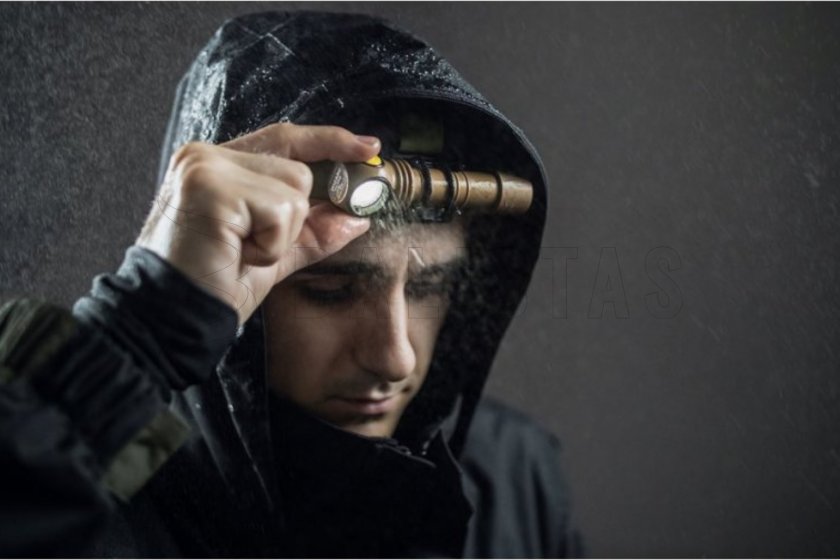 Fejlámpa Armytek Wizard C2 Pro hideg fény Homokszín