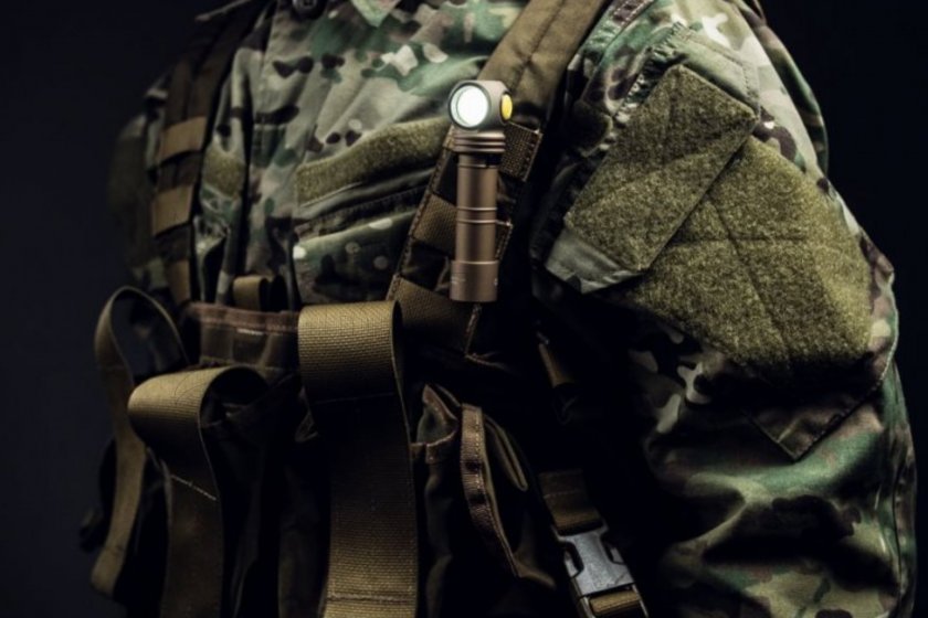 Fejlámpa Armytek Wizard C2 Pro hideg fény Homokszín