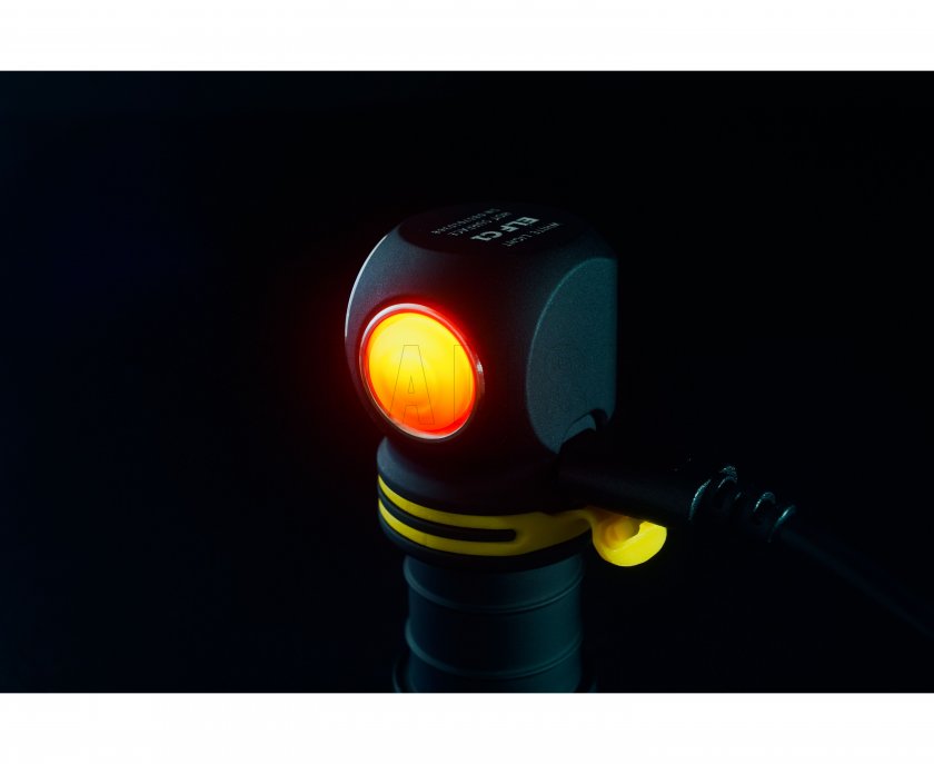 Multifunkciós lámpa Armytek Elf C1 v2 meleg fény