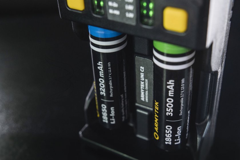 Töltő Armytek UNI C2 plug type C