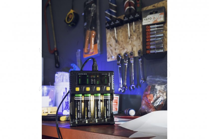 Töltő Armytek UNI C4 plug type C