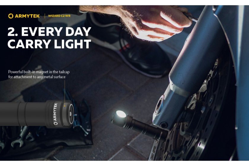 Multifunkciós lámpa Armytek Wizard C2 WR USB meleg/piros fény