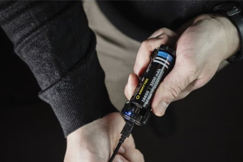 Zseblámpa Armytek Dobermann Extended set - meleg fény
