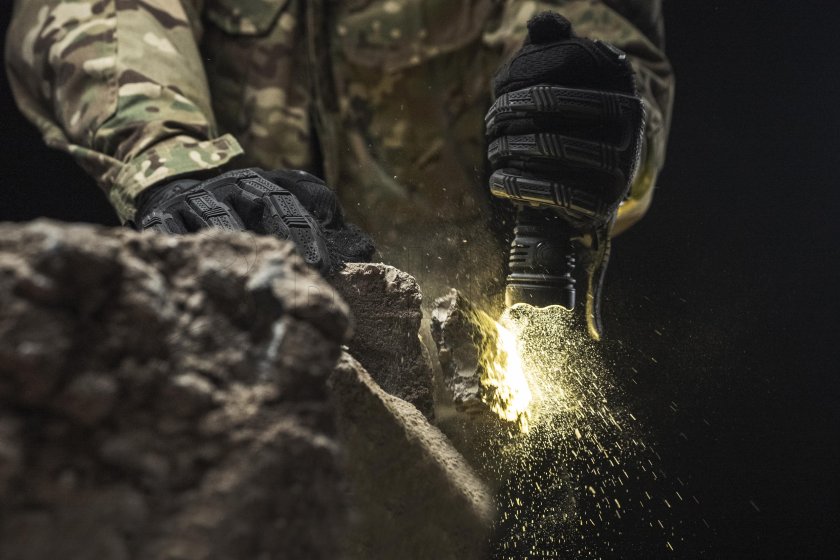 Zseblámpa Armytek Viking PRO MAX hideg fény