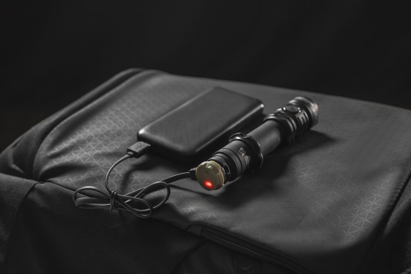 Lámpa Armytek Predator PRO MAX hideg fény
