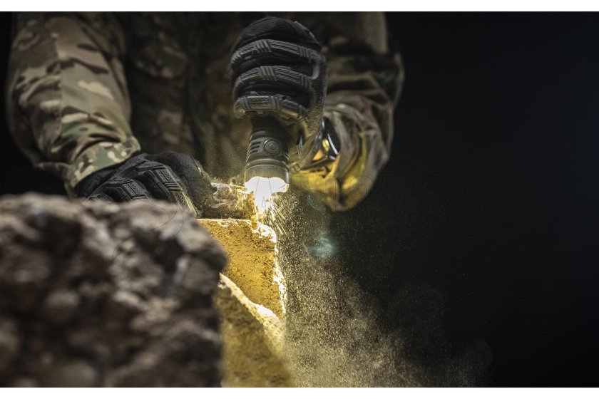 Lámpa Armytek Predator PRO MAX hideg fény