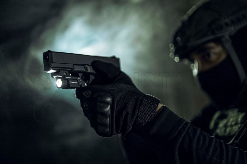 Taktikai lámpa Armytek Buckler M1 hideg fény