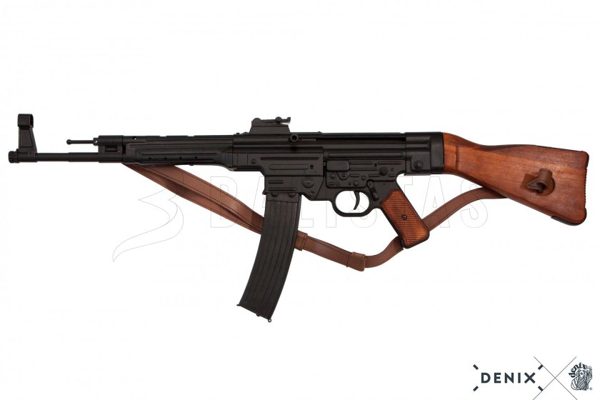 Sturmgewehr 44 replika hevederrel, Németország 1943